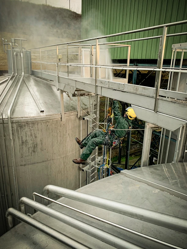 Intervention de cordistes MS Access pour même l’inox aime briller chez PROTECH LAV à Cubzac Les Ponts (industrie) – 1